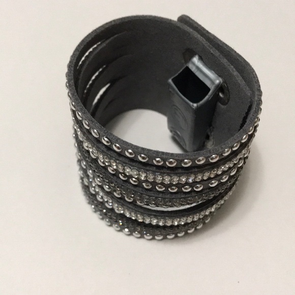 Fitbit Flex with 7 bracelets and charger - Picture 7 of 7